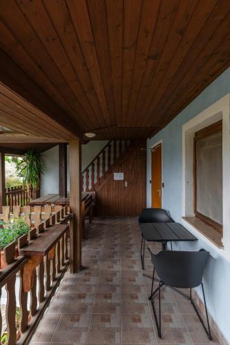 Balkoni atau teres di Janika Pension