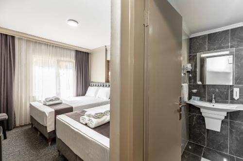a hotel room with a bed and a sink at BURSA LOYAL CiTY HOTEL & SPA in Bursa