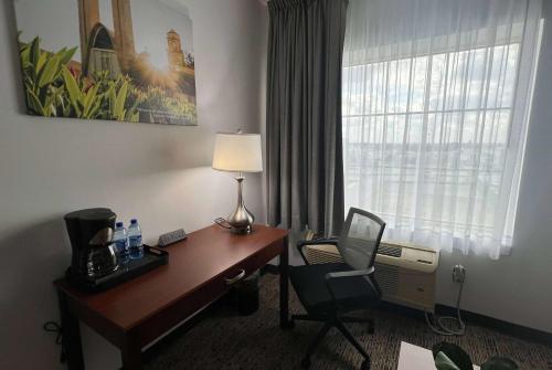 a hotel room with a desk and a window at La Quinta by Wyndham Reynosa in Reynosa