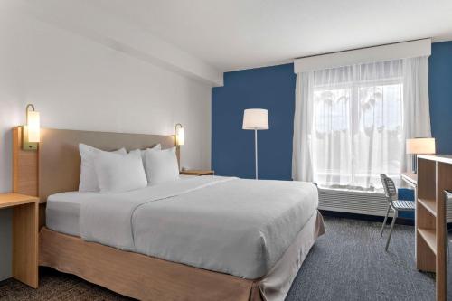 Spark by Hilton Orlando near SeaWorld Image