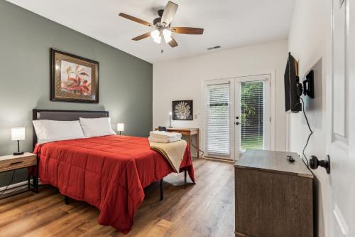 Φωτογραφία από το άλμπουμ του Sunny Retreat: Pool & Beach Near Condo σε Γουίλμινγκτον