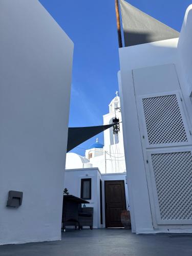 Gallery image of White Cave With Outdoor Hot Tub in Megalokhori
