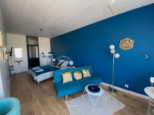 Ένα ή περισσότερα κρεβάτια σε δωμάτιο στο Chambre Californie - Old School