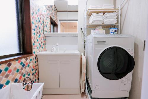Ένα μπάνιο στο USJまで電車で5分 Meeno Home西九条美の宿親子向け民泊 ReFa美顔シャワー付き 広々空間 好アクセス