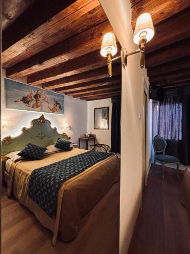 a bedroom with a bed in a room with wooden ceilings at Hotel al Graspo de Ua in Venice