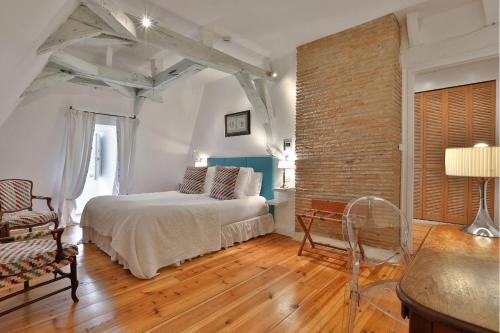 Ein Bett oder Betten in einem Zimmer der Unterkunft La Chartreuse du Bignac - Teritoria