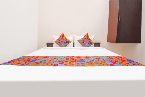 Кровать или кровати в номере FabExpress Epic Residency
