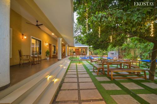 Taman di luar EKO STAY Gold- Casa Zul Villa