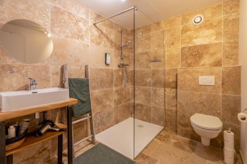 Koupelna v ubytování Chambre d'hôtes Conquans
