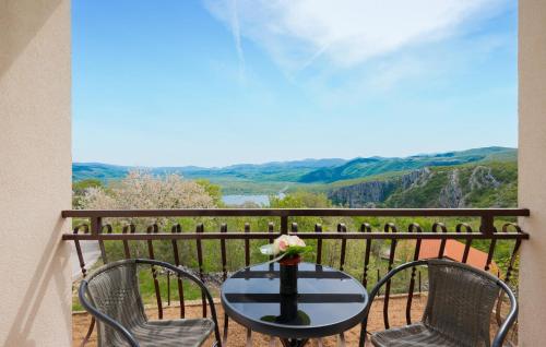 2 Bedroom Gorgeous Home In Lokvicici