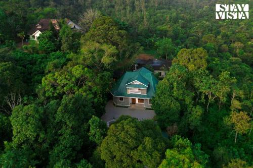 an aerial view of a house in the middle of a forest at StayVista at Pine Escape - Breakfast Included in Pīrmed