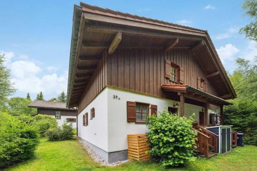 a large house with a large gambrel roof at Ferienhaus am Wald in Regen