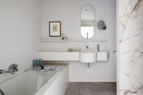 Bilik mandi di Pillows Luxury Boutique Hotel aan de IJssel