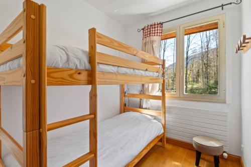 a bedroom with two bunk beds and a window at Smartstay au reve Savoyard 5 in Morillon