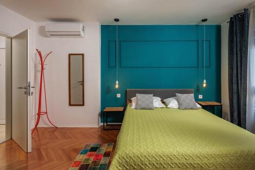 Säng eller sängar i ett rum på Apartment Jelena - Happy Rentals