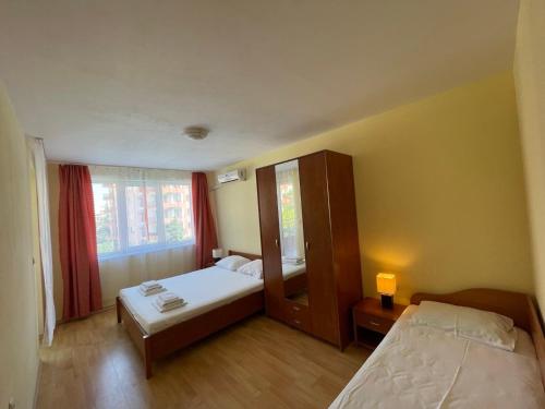 a small bedroom with two beds and a mirror at Fort Noks SP apartments-Elenite in Elenite