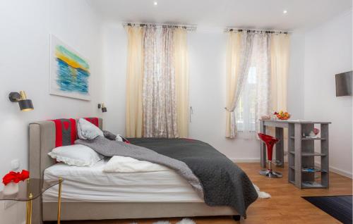 Krevet ili kreveti u jedinici u objektu Cozy Apartment In Bakar With House A Panoramic View
