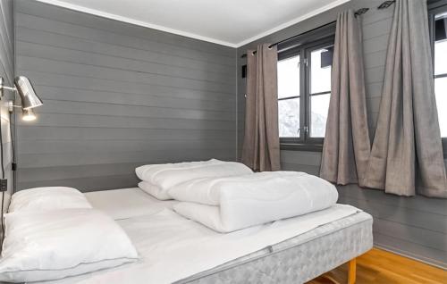 Stunning Apartment In Hemsedal With Sauna 객실 침대