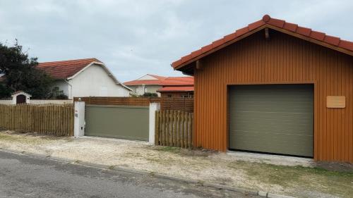 Das Gebäude in dem sich das Ferienhaus befindet