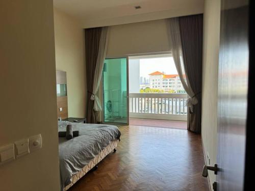 Ένα ή περισσότερα κρεβάτια σε δωμάτιο στο 2Beds Seaview Waterfront Straits Quay w/Free Carpark And Bathub