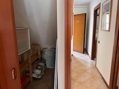 Ένα ή περισσότερα κρεβάτια σε δωμάτιο στο Via Lario 3 met balkon