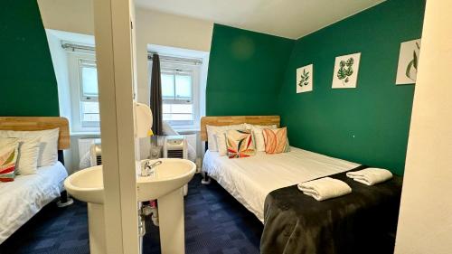 Double Room with private bathroom
