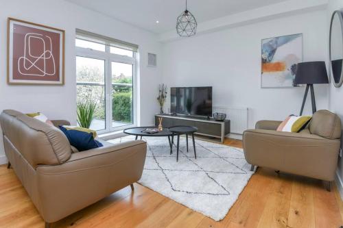 Et tv og/eller underholdning på Modern 3 Bed Flat in Finchley
