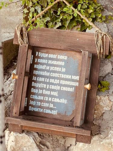 a plaque on the side of a wall at Drinski kej in Zvornik