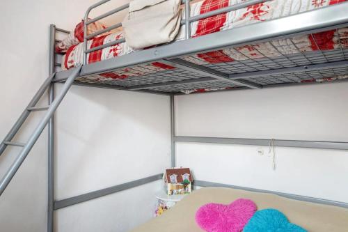 a bunk bed with a ladder in a room at Casa Miky in Lanzada