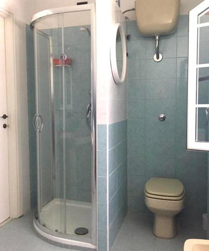 a bathroom with a shower and a toilet at VILLA DEGLI ARCHI B&B - Ristorante in Castorano