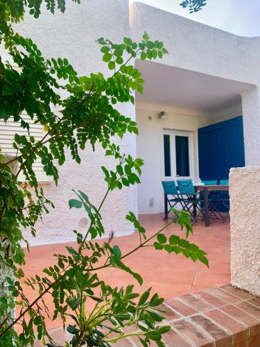 a view of the back patio of a house at Almarea Blu - appartamento in villa vicino al mare - affitto breve in Polignano a Mare