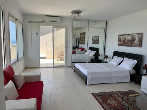 a bedroom with a bed and a living room at Mille ou une nuit in Tunis