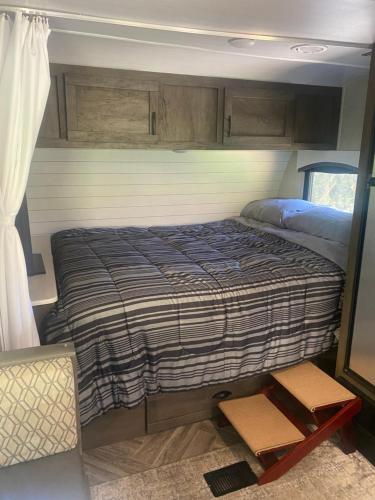 a bedroom with a bed in a trailer at Oak Hollow in Julian, CA in Julian