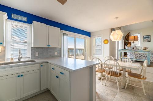 Kuchyň nebo kuchyňský kout v ubytování Sun Trippin'