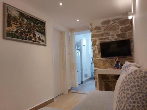 Cozy Central Split Apartment - 5 Min Walk to Old Town & Bacvice Beach