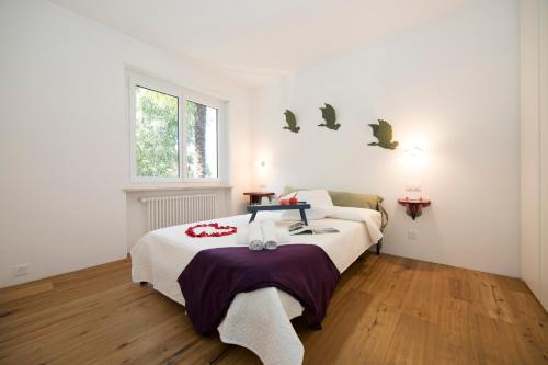 Charm Apartment with Balcony and Parking - Happy Rentals