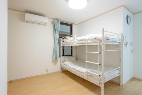 a room with two bunk beds in it at Kagurazaka City House - 神楽坂シティハウス in Tokyo