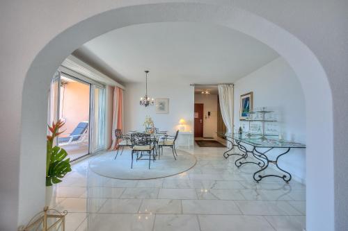 Casa Monti Belvedere with Pool + Terrace Dining - Happy Rentals