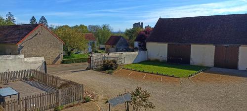 an aerial view of a house with a yard at Le Domaine du Château in Varennes-lès-Narcy