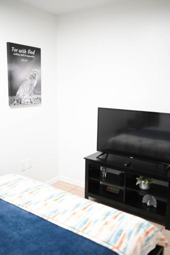 Home away from home close to parks - Pet Friendly photo 22