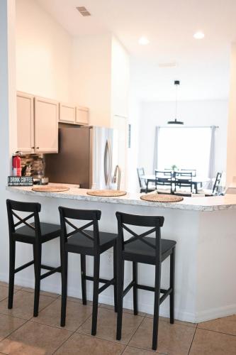 Home away from home close to parks - Pet Friendly photo 5