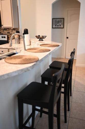 Home away from home close to parks - Pet Friendly photo 32