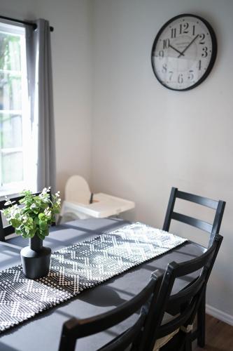 Home away from home close to parks - Pet Friendly photo 43