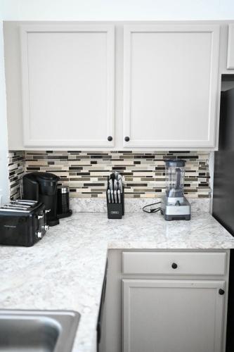 Home away from home close to parks - Pet Friendly photo 42