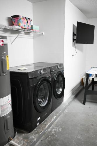 Home away from home close to parks - Pet Friendly photo 45