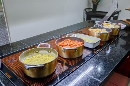 a group of pots of food on a counter at Transamerica Fit Campinas in Campinas