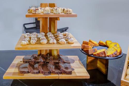 a display of different types of pastries and bread at Transamerica Fit Campinas in Campinas