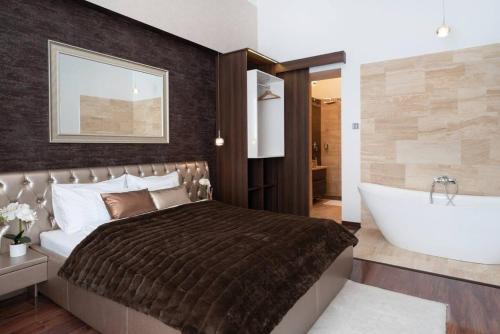 Central Luxy design apartment