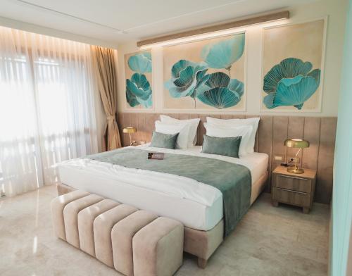 Giường trong phòng chung tại Hotel Bernarda