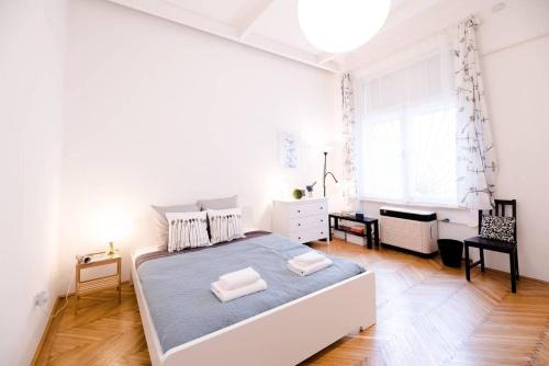 Säng eller sängar i ett rum på Ultra Central - AC - Comfy Home